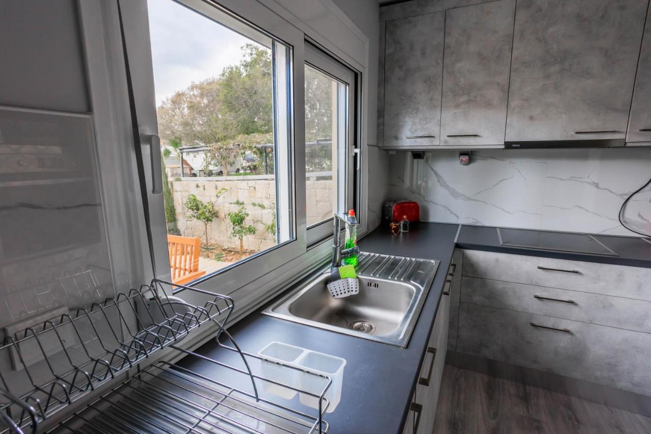 Electra Modern Apartment With Cozy Garden Iraklio Exterior foto